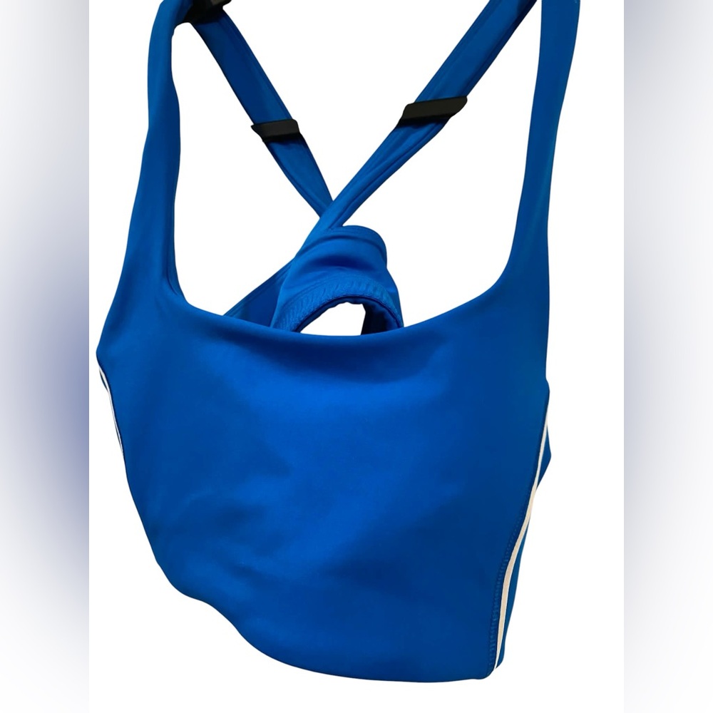 NWT Vuori daily piped shorts and bra set REGATTA BLUE Size S/M - Picture 3 of 5